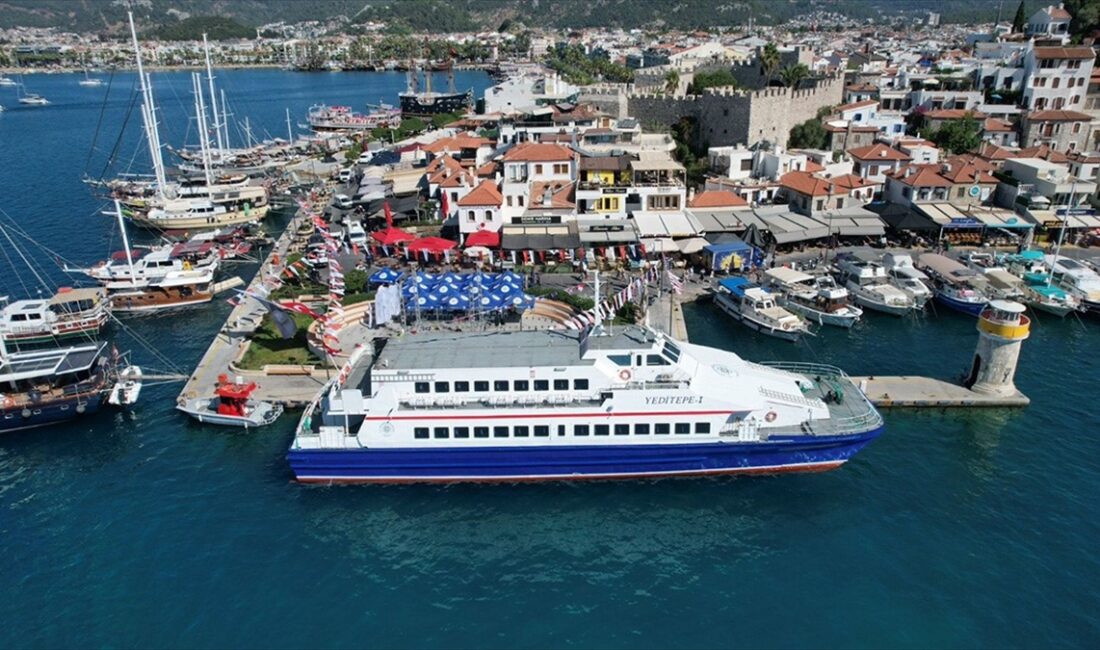 Muğla Büyükşehir Belediyesi, Marmaris-Fethiye güzergahında deniz otobüsü seferlerini başlattı.