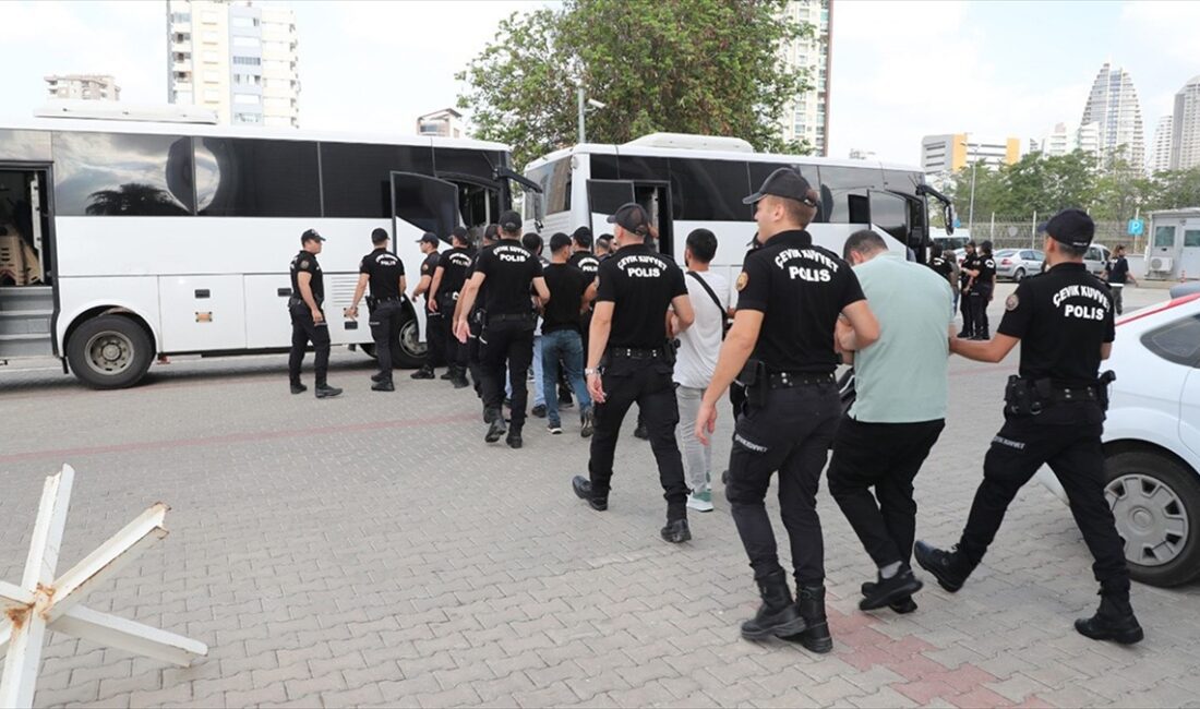 Mersin merkezli 15 ilde düzenlenen yasa dışı bahis operasyonunda gözaltına