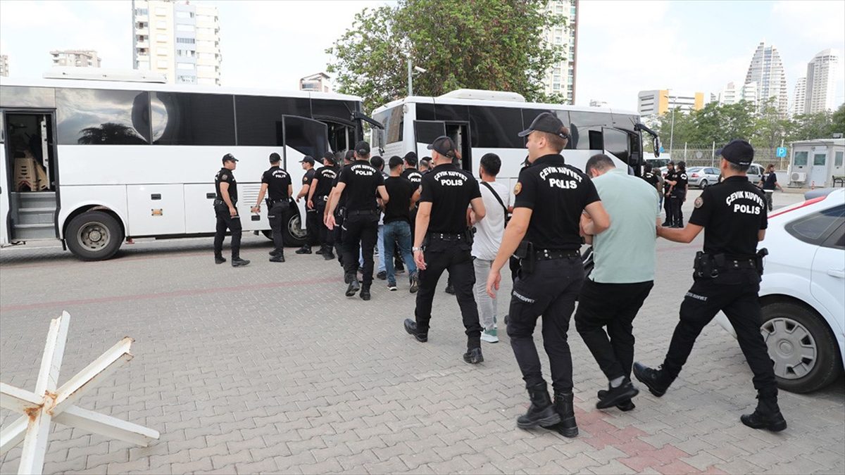Mersin merkezli 15 ilde düzenlenen yasa dışı bahis operasyonunda gözaltına
