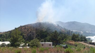 Anamur'da çıkan orman yangını havadan ve karadan müdahaleyle kontrol altına
