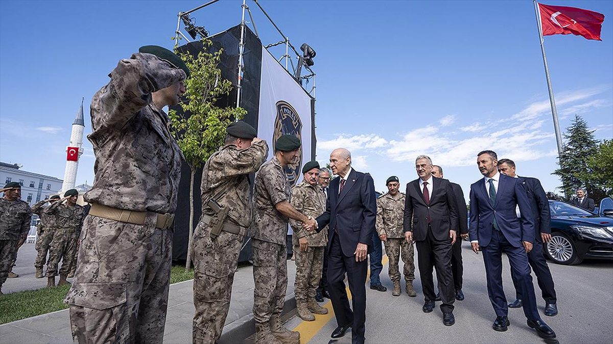 MHP Genel Başkanı Devlet Bahçeli, Özel Harekat Başkanlığını ziyaret etti.