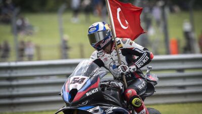 Milli motosikletçiler Toprak Razgatlıoğlu, Can Öncü ve Bahattin Sofuoğlu, hafta