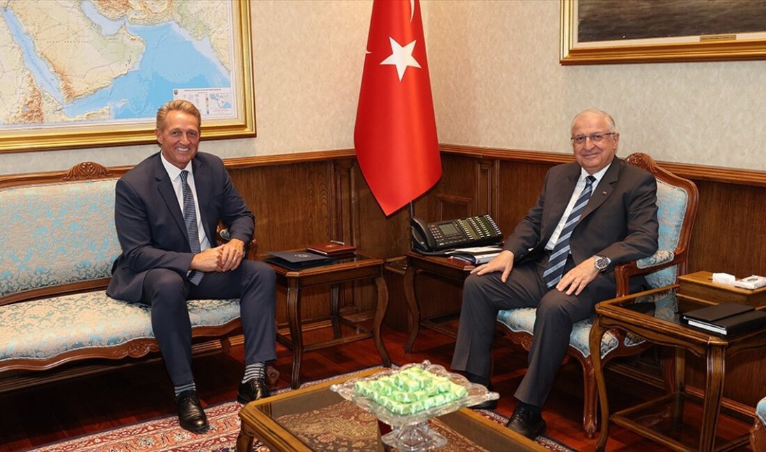 Milli Savunma Bakanı Yaşar Güler, ABD'nin Ankara Büyükelçisi Jeff Flake'i