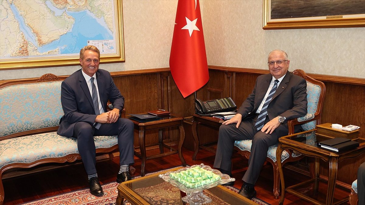 Milli Savunma Bakanı Yaşar Güler, ABD'nin Ankara Büyükelçisi Jeff Flake'i