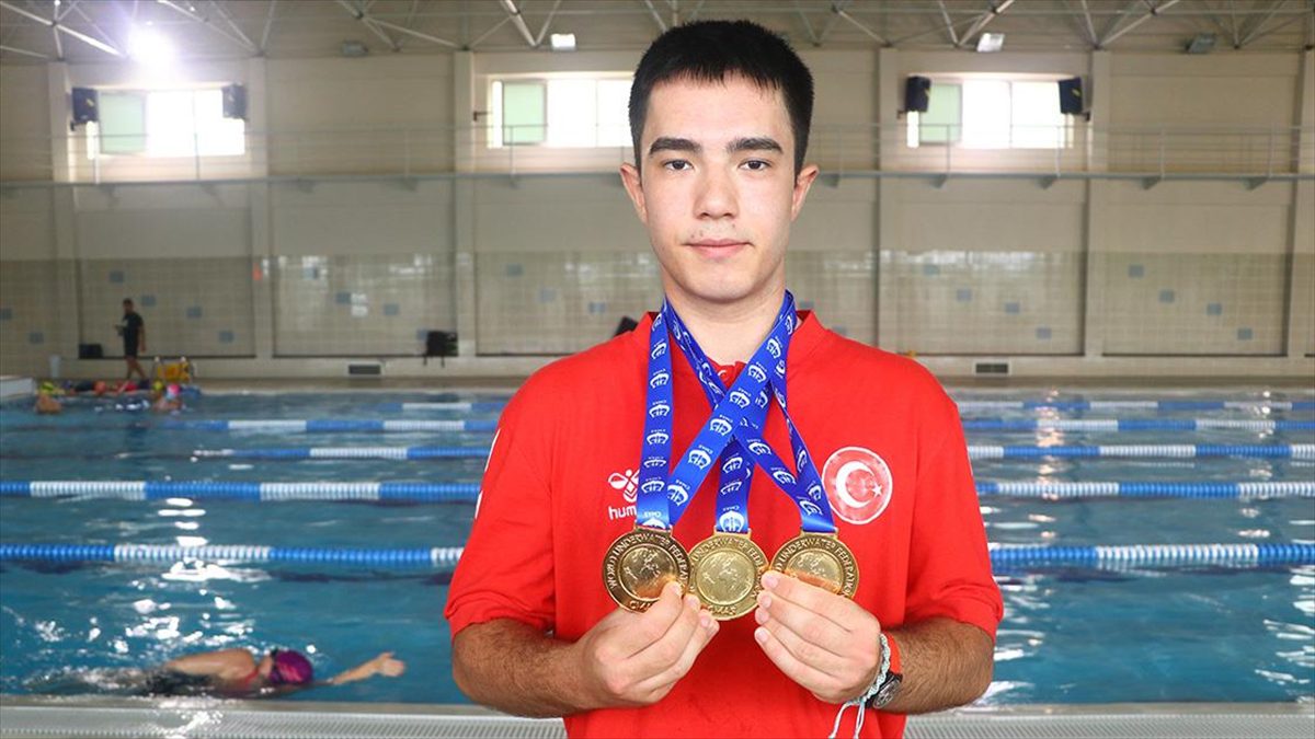 Tekirdağ'da yaşayan dünya şampiyonu milli sporcu Nida Bulut, yüzmeden sıkılıp
