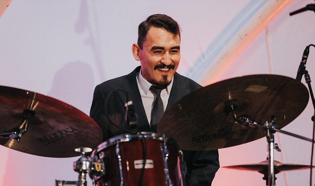 Kornel Fekete-Kovacs'ın kurduğu, Macaristan'ın yenilikçi orkestralarından Modern Art Orchestra ile