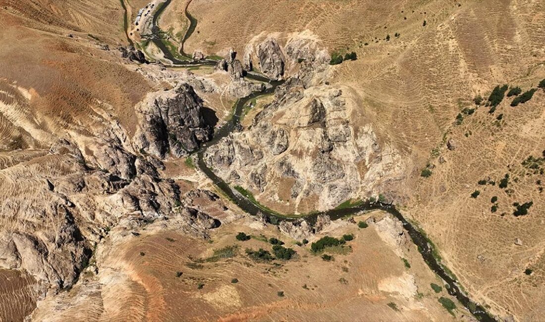 Muş'taki Kızılağaç Kanyonu, doğal yapısı ve akarsu ile doğaseverlerin yeni