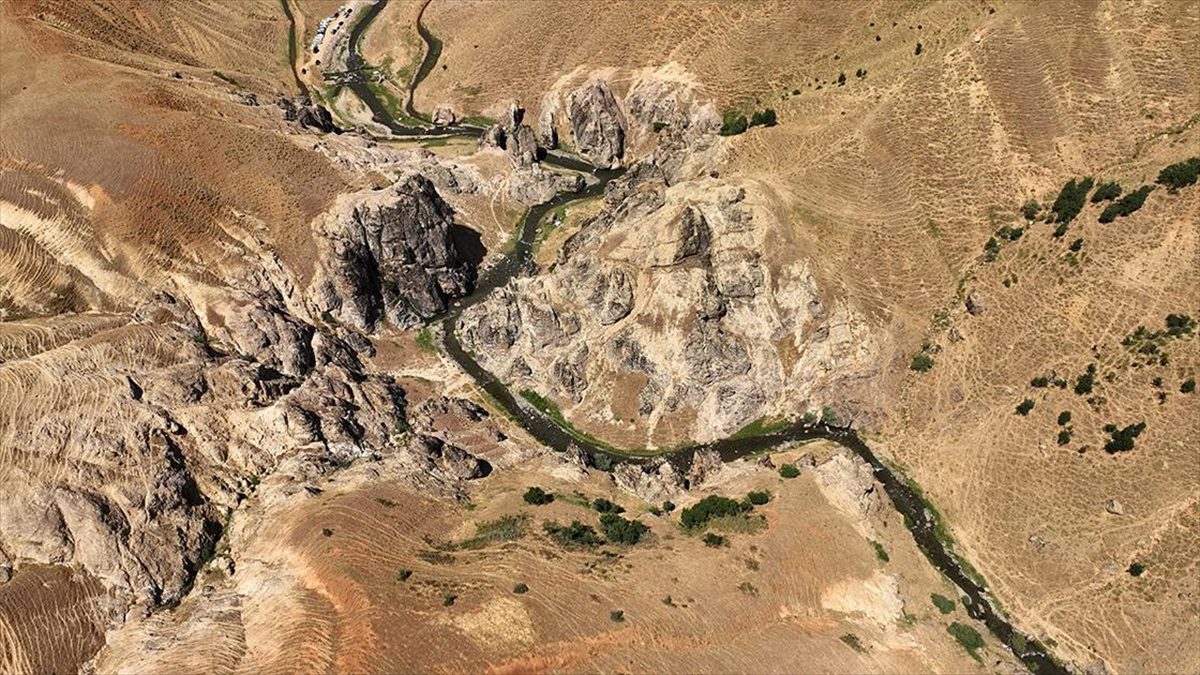 Muş'taki Kızılağaç Kanyonu, doğal yapısı ve akarsu ile doğaseverlerin yeni