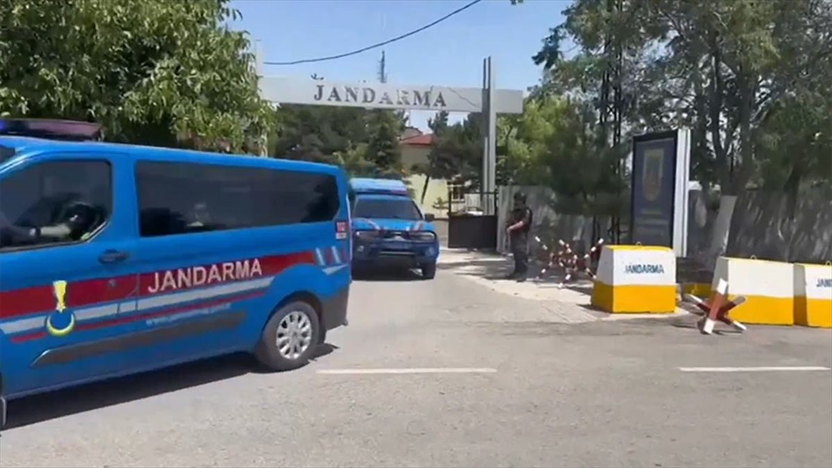 İçişleri Bakanı Ali Yerlikaya, 17 ilde düzenlenen operasyonlarda 1 ton