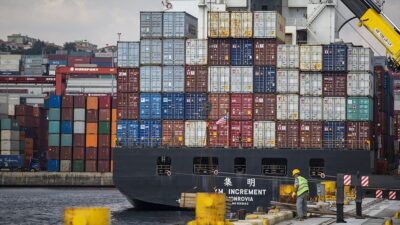 Kızıldeniz'de süren gerilim nedeniyle gemilerin rotasını daha uzun bir güzergah