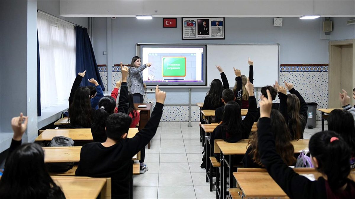 Milli Eğitim Bakanı Yusuf Tekin, bu yıl öğretmenler için ikinci