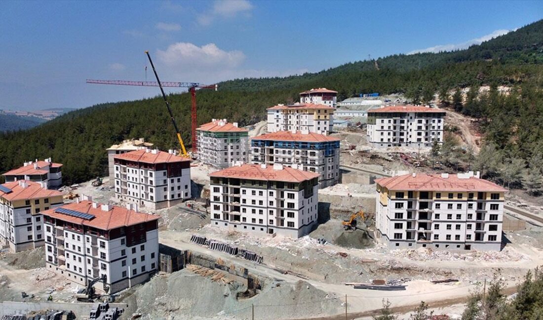 Osmaniye'nin Bahçe ilçesinde, Kahramanmaraş merkezli 6 Şubat 2023'teki depremlerden etkilenenler