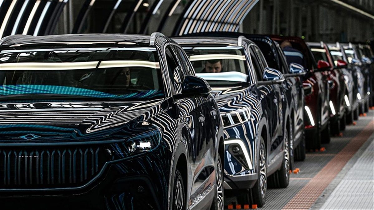 Otomotiv endüstrisi, geçen ay 2,6 milyar dolarla en fazla ihracata