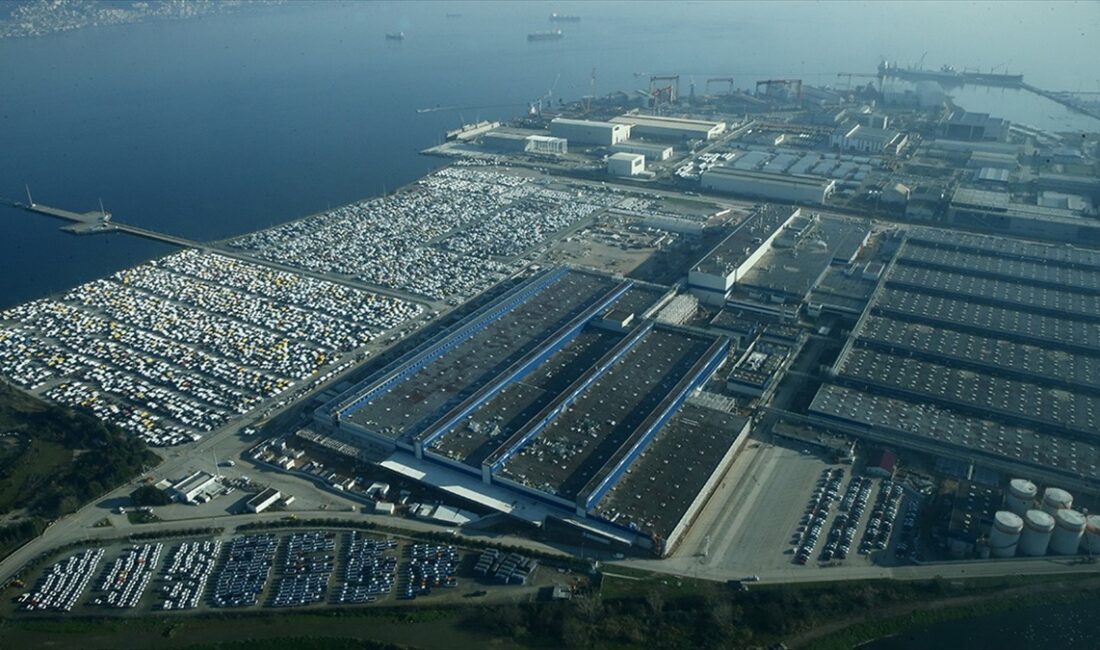 Otomotiv sektörü temsilcileri geçen ay 2,6 milyar dolarlık ihracat yaptı.