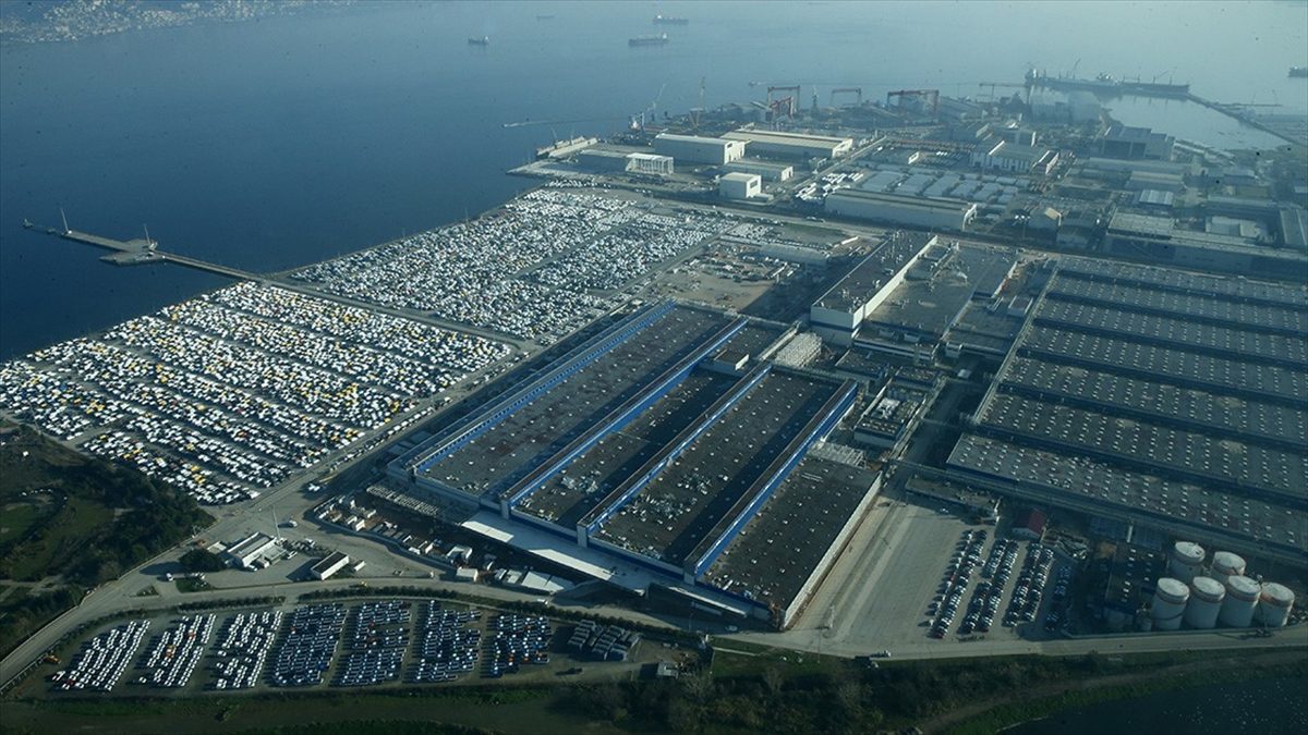 Otomotiv sektörü temsilcileri geçen ay 2,6 milyar dolarlık ihracat yaptı.