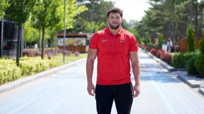 Olimpiyatlarda grekoromen stil 130 kiloda mindere çıkacak 23 yaşındaki Hamza