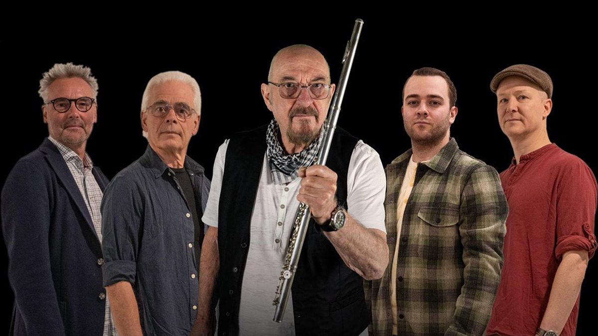 Modern rock müziğin öncülerinden olarak kabul edilen İngiliz rock grubu