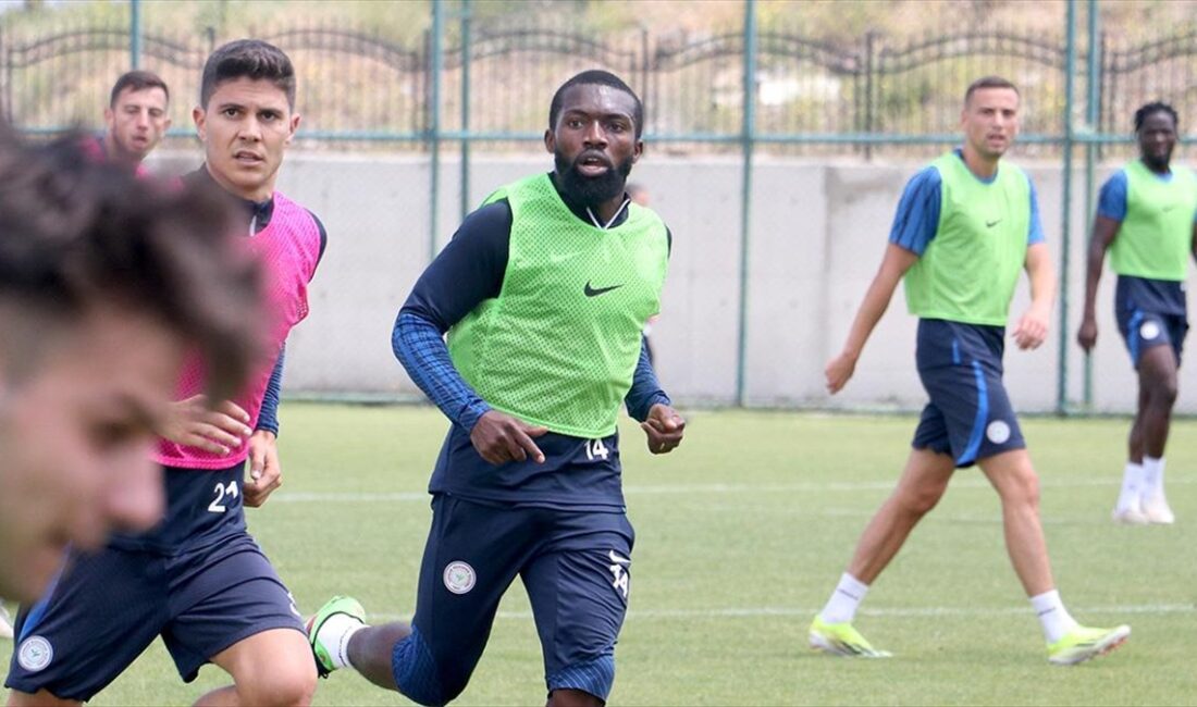 Çaykur Rizespor'un Nijeryalı futbolcusu Azubuike Okechukwu, "Geçen sezon takıma katkıda