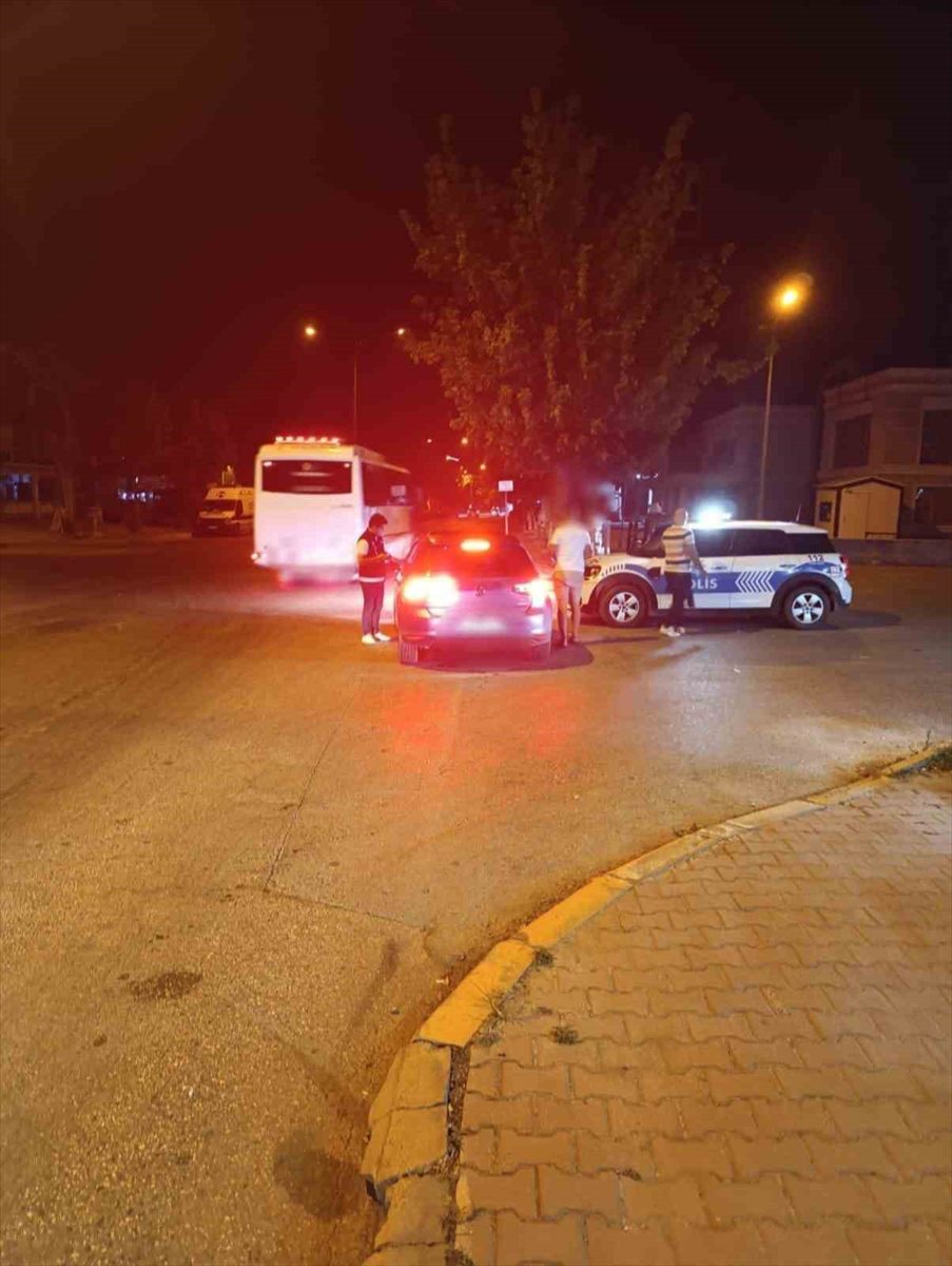 ANTALYA (AA) – Antalya'nın Serik ilçesinde polis ekiplerince "huzur" uygulaması
