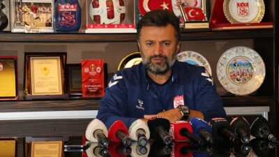 Trendyol Süper Lig ekiplerinden EMS Yapı Sivasspor Teknik Direktörü Bülent