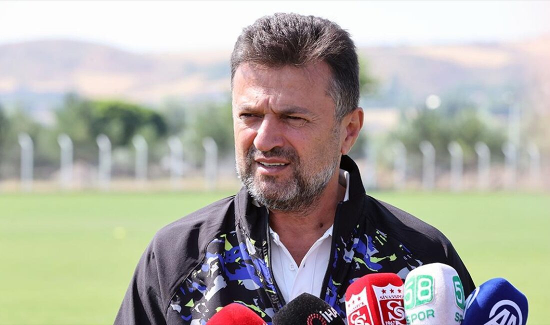 Trendyol Süper Lig ekiplerinden Sivasspor'da teknik direktör Bülent Uygun, kadroyu