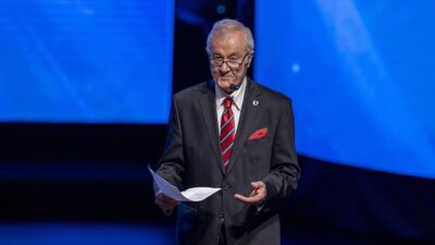 Ayhan, 61 yıl 275 gün ile en uzun kariyere sahip