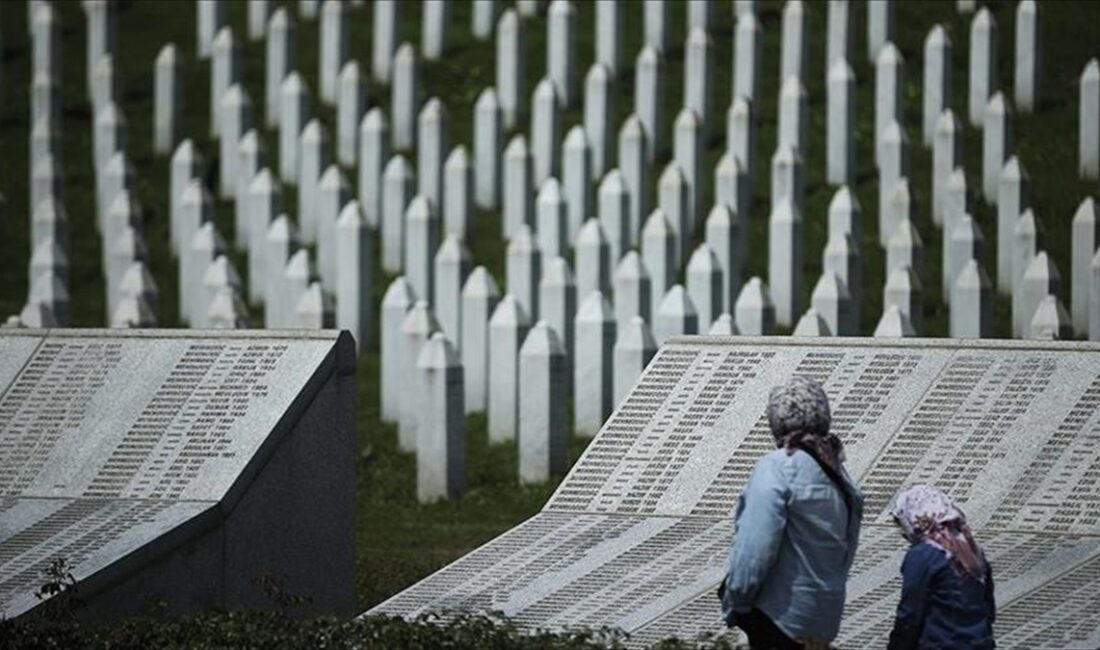 Bosna Hersek'teki savaşta, ülkenin doğusundaki Srebrenitsa'da 1995'te yaşanan soykırımda öldürülen