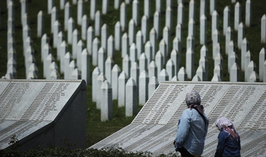 Bosna Hersek'teki savaşta, ülkenin doğusundaki Srebrenitsa'da 1995'te yaşanan soykırımda öldürülen