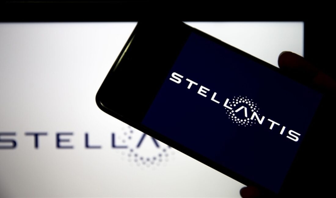 Stellantis'in karı yılın ilk yarısında yıllık bazda yüzde 48 geriledi.
