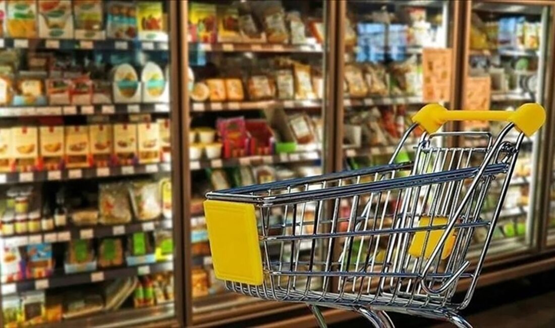 Ticaret satış hacmi mayısta yıllık bazda yüzde 3,8 azalırken, perakende