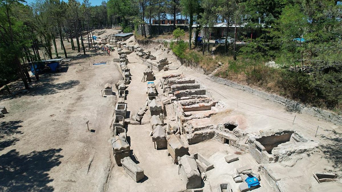 Zonguldak'taki Tios Antik Kenti'nde yer alan Roma dönemine ait nekropol