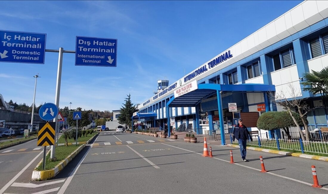 Ulaştırma ve Altyapı Bakanı Abdulkadir Uraloğlu, Trabzon Havalimanı'nda yılın ilk