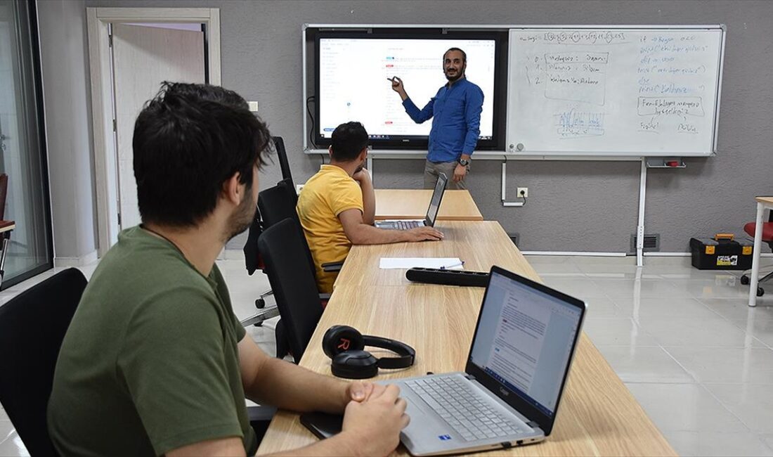 Trabzon Üniversitesi Yapay Zeka Mühendisliği Bölümü'ne 40 öğrenci alınacak.