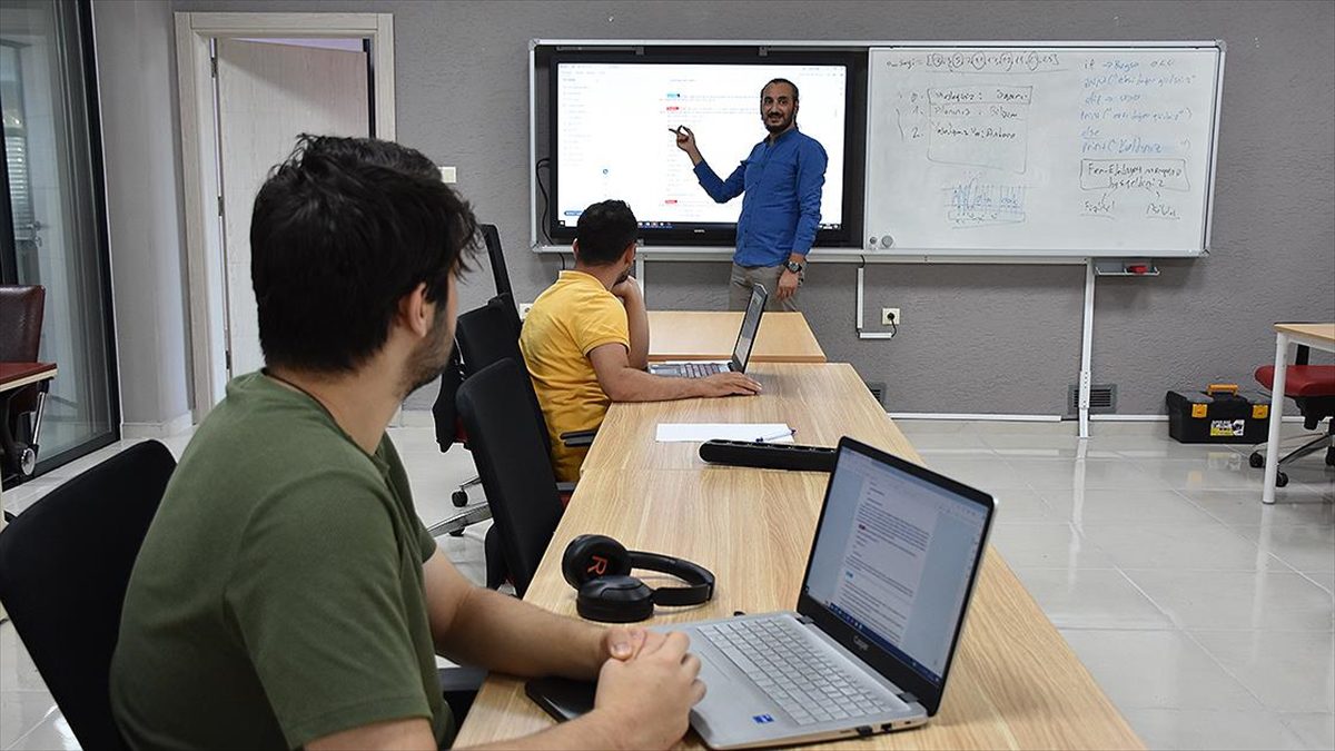 Trabzon Üniversitesi Yapay Zeka Mühendisliği Bölümü'ne 40 öğrenci alınacak.