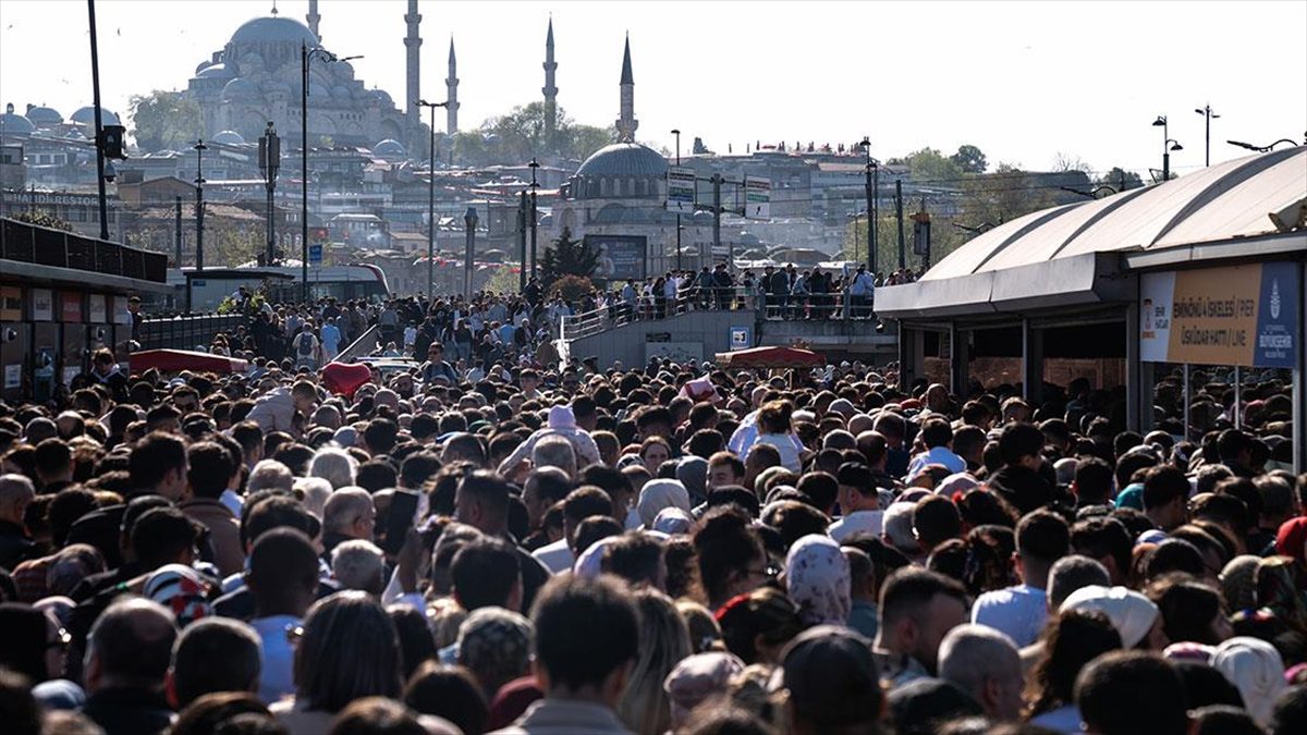 Türkiye İstatistik Kurumunun (TÜİK) projeksiyonuna göre, Türkiye nüfusunun 2100 yılında
