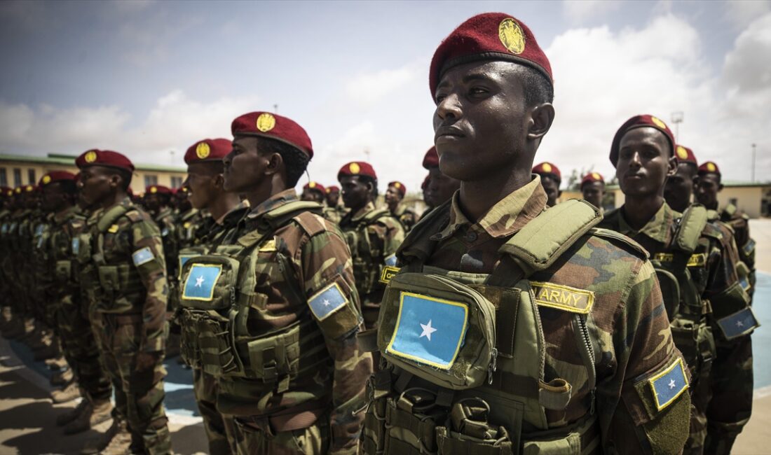MOGADIŞU (AA) – Mogadişu’da düzenlenen törene katılan Somali Cumhurbaşkanı Hasan