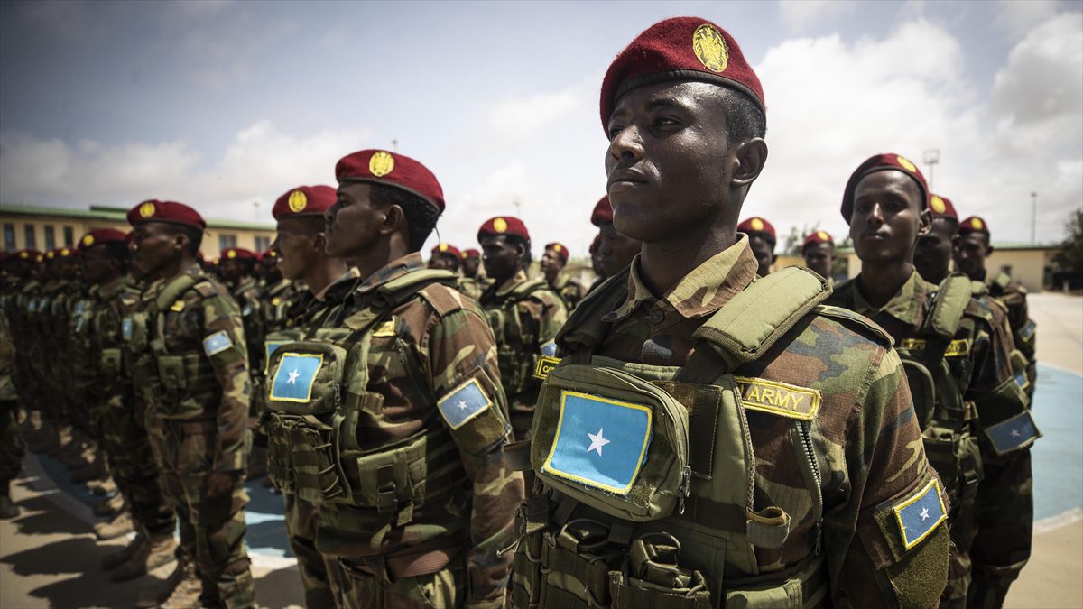 MOGADIŞU (AA) – Mogadişu’da düzenlenen törene katılan Somali Cumhurbaşkanı Hasan