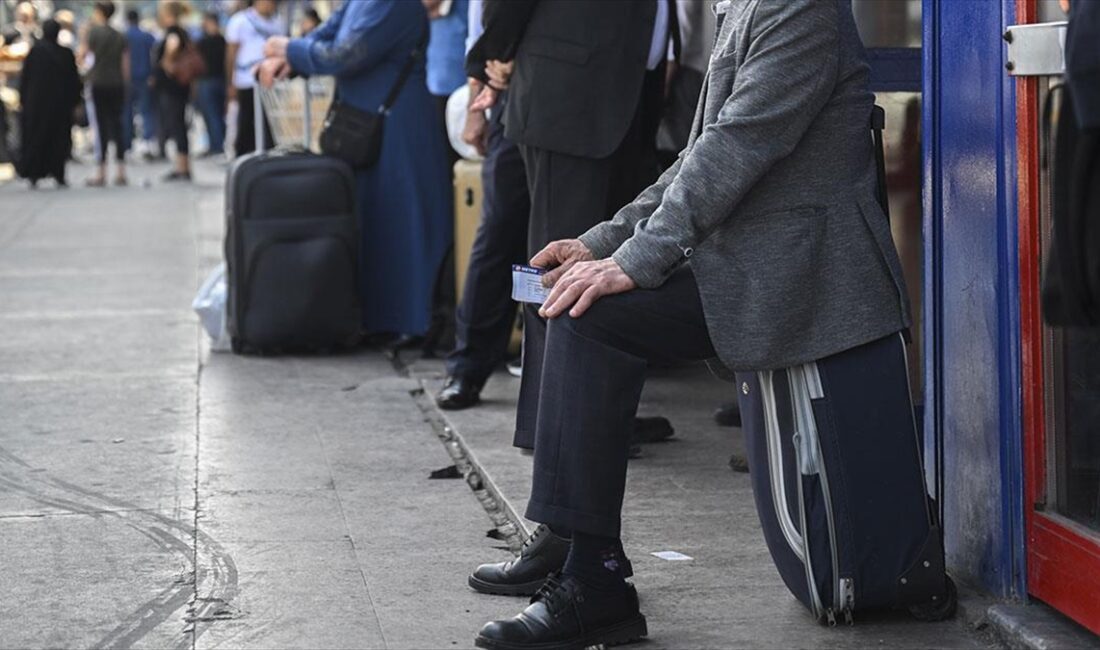 Türkiye'ye göç edenlerin sayısı, 2023'te bir önceki yıla göre yüzde