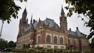 Uluslararası Adalet Divanı (UAD), İsrail'in, işgal ettiği Filistin topraklarındaki uygulamalarının