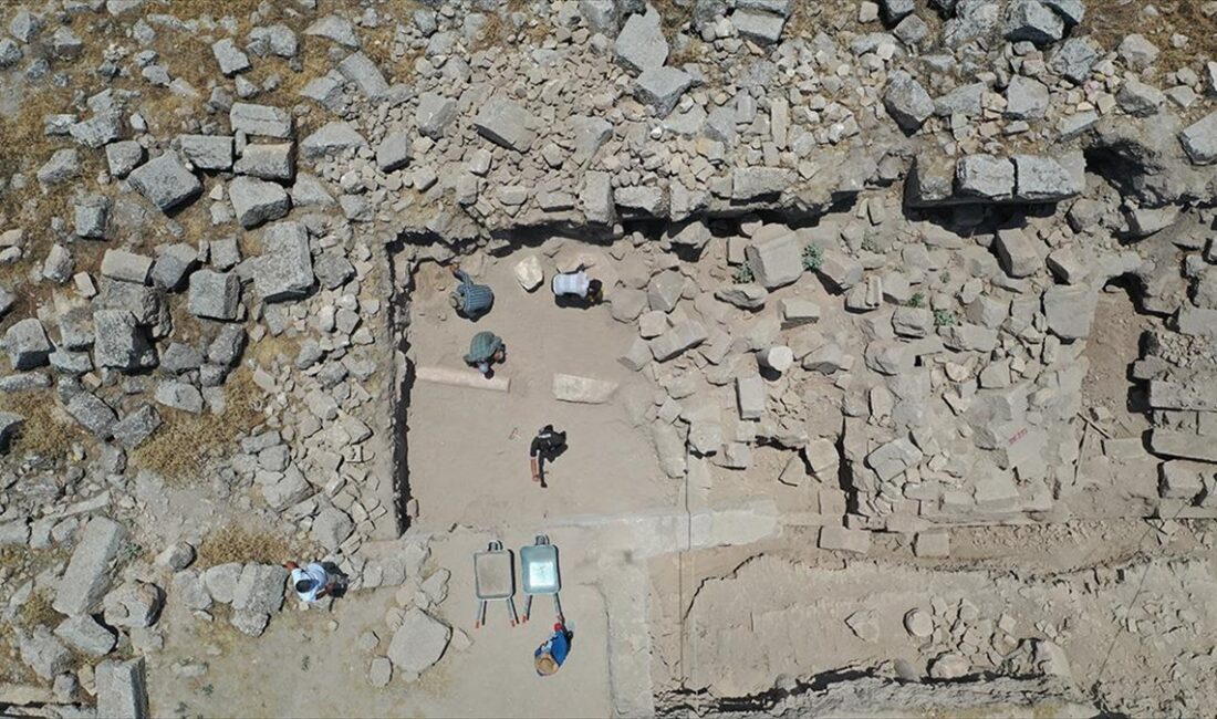 Harran Ören Yeri'nde yapılan kazı çalışmalarıyla gün yüzüne çıkarılan kilisenin,