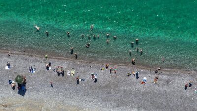 Türkiye'de mavi bayraklı plajlar arasında yer alan Van'daki "Mollakasım Halk