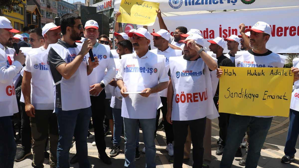Yalova Belediyesinde işten çıkarıldıklarını iddia eden sendika üyesi yaklaşık 150