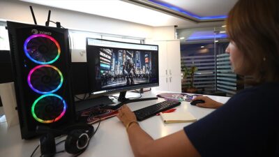 Mersin'de oyuncu kadrosu, senaryosu ve sahnelerinin tamamı yapay zeka programlarında