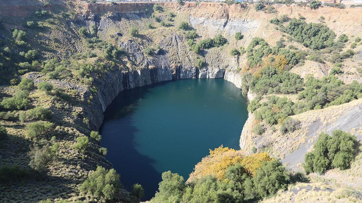 Elmas zengini Güney Afrika Cumhuriyeti'nin Kimberley şehrindeki "Büyük Çukur (The