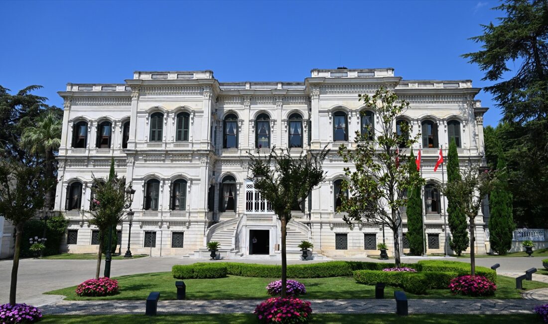"Büyük Mabeyn Köşkü", "Çit Kasrı", "Küçük Mabeyn Köşkü" ve "Harem