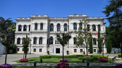 "Büyük Mabeyn Köşkü", "Çit Kasrı", "Küçük Mabeyn Köşkü" ve "Harem