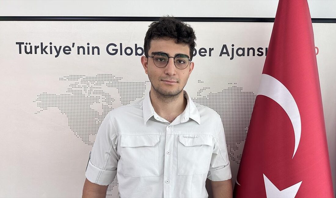 Yükseköğretim Kurumları Sınavı'nın (YKS) sözel alanında Türkiye 3.'sü olan Utku
