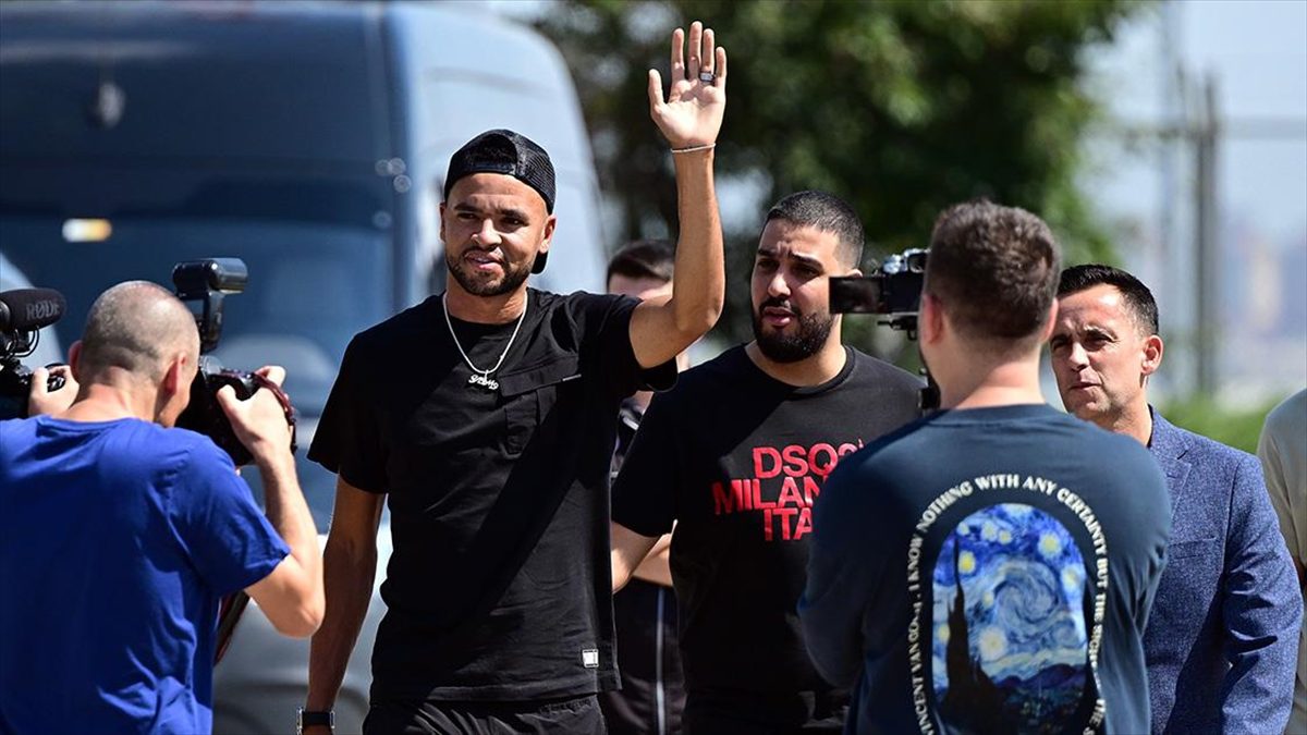 Fenerbahçe'nin transfer görüşmelerine başlandığını duyurduğu Faslı futbolcu Youssef En-Nesyri, İstanbul'a