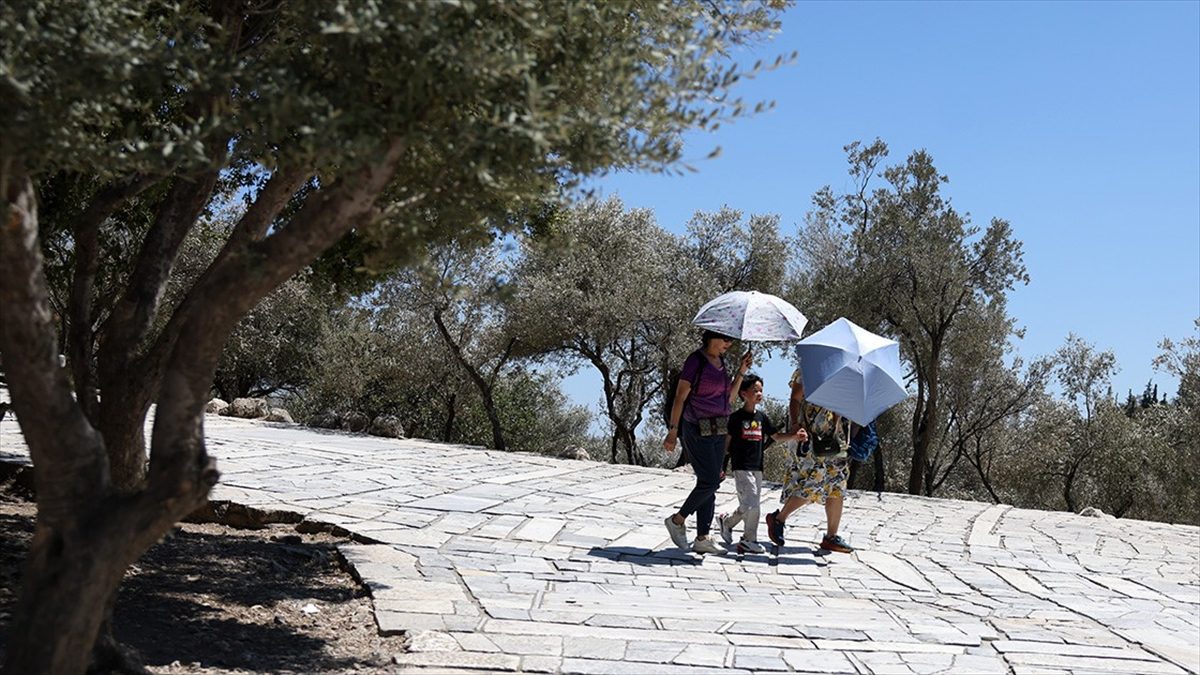 Yunanistan’da yaklaşık iki haftadır devam eden çöl sıcaklarının 22 Temmuz