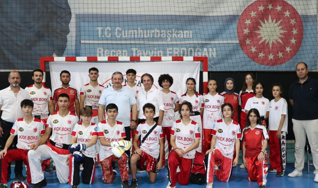 Türkiye Kick Boks Federasyonu Başkanı Salim Kayıcı, milli sporcuların 23